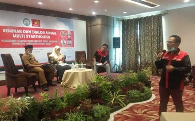 Solving Oil Palm Problems with Dialogue